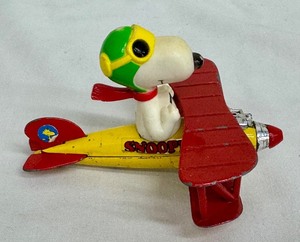 lot 114 image: Vintage 1965 Snoopy Die Cast Metal Bi-Plane by Aviva Toy Company