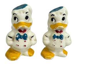 lot 115 image: 1940s Vintage Donald Duck Ceramic Salt and Pepper Shakers