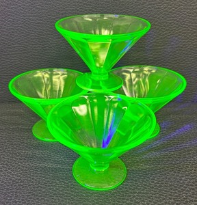 lot 40 image: Set of 4 Vintage Uranium Glass Fruit Dishes  Sherbet Dishes