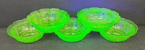 lot 69 image: Set of 5 Vintage Uranium Glass Bowls with Floral Pattern
