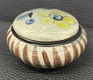 lot 75 image: Hand-Painted Mexican Pottery Trinket Dish