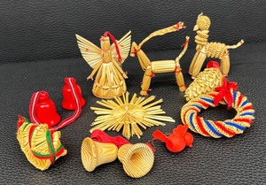 lot 130 image: Scandinavian Straw and Wood Christmas Ornaments Collection