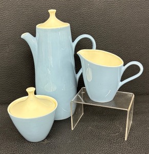 lot 155 image: Vintage Homer Laughlin Richelieu Coffee Pot with Creamer and Sugar Dish Set