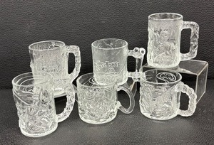 lot 170 image: Set of 6 Vintage McDonalds Batman and Flintstones Glass Mugs