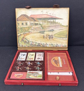 lot 183 image: Vintage Stretch Run Old Century Horse Racing Board Game