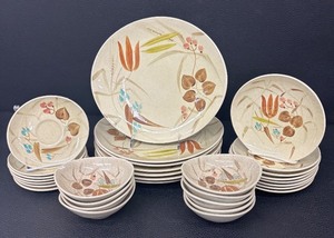 lot 187 image: Vintage Red Wing Random Harvest Dinnerware