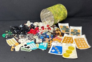 lot 190 image: Large Collection of Vintage Buttons Assorted Styles and Colors