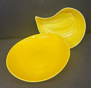lot 195 image: Set of 2 Vintage Redwing Pottery Bowls Yellow and Green 8.5 Inch