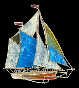 lot 204 image: Stained Glass Sailboat Decor