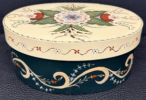 lot 18 image: Scandinavian Folk Art Painted Kurbits Box by Dorothy F. Anderson, 1988
