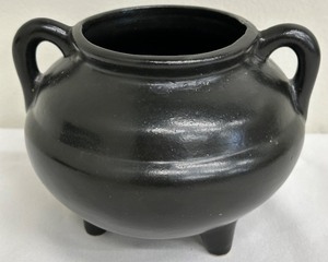 lot 45 image: Roseville Black Pottery Cauldron Planter with Handles and Tripod Legs