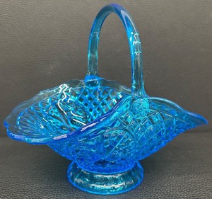 lot 48 image: Vintage Indiana Glass Horizon Blue Canterbury Diamond Cut Fruit Basket