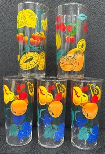 lot 62 image: Set of 5 Vintage Fruit-Patterned Tumblers