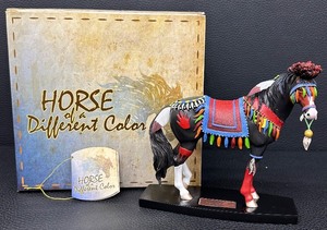 lot 89 image: Horse of a Different Color Keokuk Limited Edition Collectible with Box