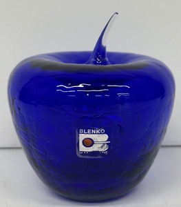 lot 111 image: Vintage Blenko Handmade Cobalt Blue Crackle Glass Apple