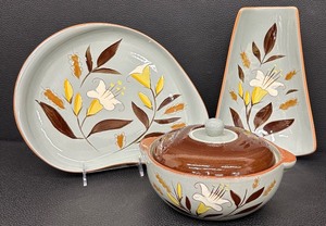 lot 120 image: Vintage Stangl Golden Harvest Dinnerware Trio Divided Plate, Serving Dish, and Lidded Bowl