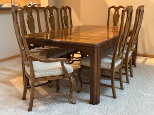 lot 4X image: Vintage Drexel Heritage Furnishings Dining Table with 8 Chairs