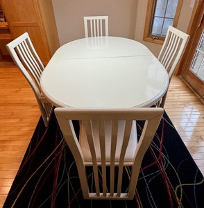 lot 18X image: Vintage Contemporary Dining Table with 4 Chairs