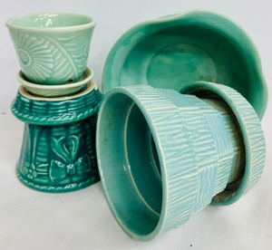 lot 186 image: Set of Vintage Green McCoy Planters and Bowls