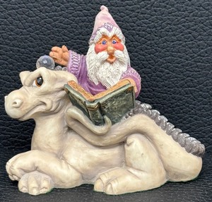 lot 249 image: Graffun 5696 Wizard Riding Dragon Figurine Made in England 3.73 Inches Tall