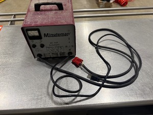 lot 66 image: Minuteman 24V Battery Charger