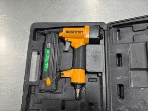 lot 92 image: Bostitch Stanley Fastening System SB 2IN1. Brads or Staples