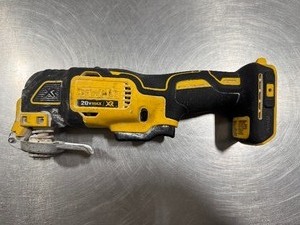 lot 26 image: DeWALT Cordless Oscillating Multi Tool DCS355 20VMax. Tool Only. Tested. Works.