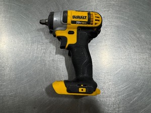 lot 28 image: DeWALT 38 Cordless Impact Wrench DCF883 20VMax. Tool Only. Tested. Works.