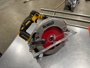 lot 31 image: DeWalt 7 14 Cordless Circular Saw. DCS570. Tool Only.  Tested. Works.