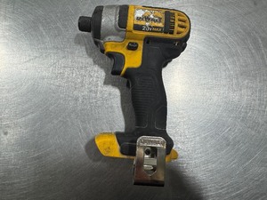 lot 37 image: DeWalt 14 Cordless Impact Driver DCF885 20vMax. Tool Only. Tested. Works