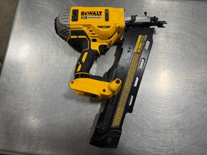 lot 38 image: DeWalt Cordless Framing Nailer DCN21PL 20vMax. Missing Top Cover. Tool Only. Tested. Works