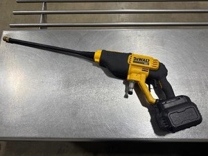 lot 39 image: DeWalt Cordless Power Cleaner DCPW550 20vMax. Tool Only. Tested. Works