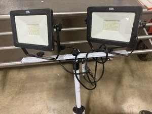 lot 84 image: Smart Electrician LED Tri Pod Work Light. Tested. Works.
