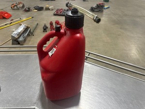 lot 90 image: 5.5 Gallon Gas Can