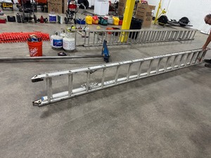 lot 164 image: 32 Werner Aluminum Extension Ladder 250 LB Max