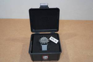 lot 7 image: Luminox Master Carbon Seal Automatic Dive Watch XS.3862