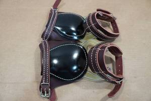 lot 43 image: Weaver Leather Skid Boots