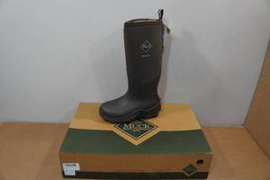lot 64 image: Muck Boots Wetland Premium Field Boots - Mens 5, Womens 6