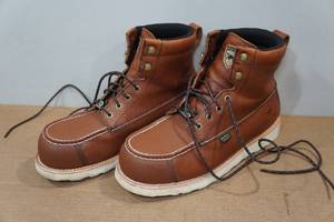 lot 66 image: Irish Setter Wingshooter XD Mens 6 Work Boots Style 83676 - Size 9.5