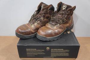 lot 71 image: Irish Setter Ely Mens 6 Work Boots Style 83607 - Size 11