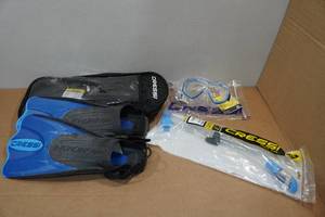lot 86 image: Cressi Adult Rondine Palau Fin Snorkel Set - Fin Size ML