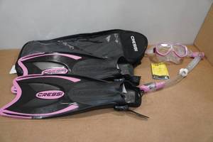 lot 87 image: Cressi Adult Rondine Palau Fin Snorkel Set - Fin Size SM