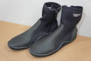 lot 94 image: Cressi Minorca 3mm Water Boots - Size 10