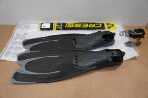 lot 98 image: Cressi Aqua Snorkel Fins - 8.59.5, 4344