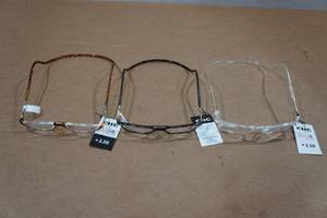 lot 144 image: 3 Clic Magnetic Reading Glasses 2.50
