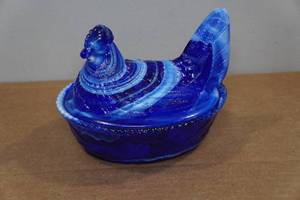 lot 163 image: Antique Westmoreland Glass Hen on Nest