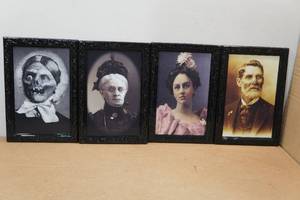 lot 214 image: 4 Halloween Holographic Pictures