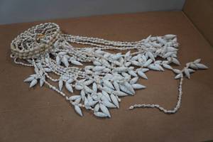 lot 215 image: Vintage 36 Seashell Chandelier Windchime