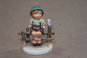 lot 278 image: Vintage Goeble Hummel Figurine
