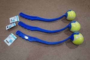 lot 318 image: 3 Biggz Dog Ball Launchers